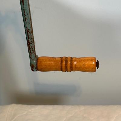 LOT 122A: Vintage Maid Of Honor 6qt Ice Cream Maker