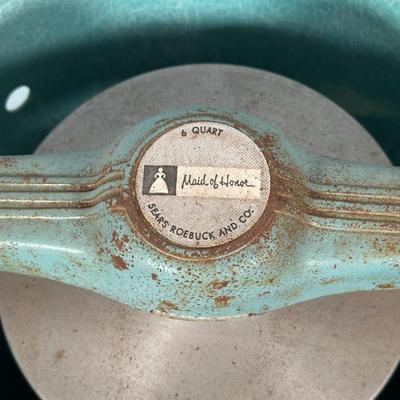 LOT 122A: Vintage Maid Of Honor 6qt Ice Cream Maker