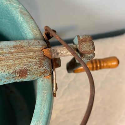 LOT 122A: Vintage Maid Of Honor 6qt Ice Cream Maker