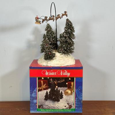 LOT 132B: Vintage Trim A Home Collection