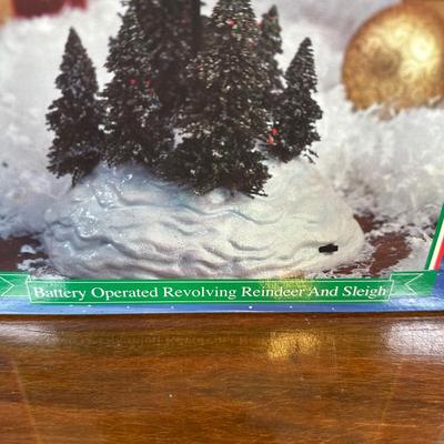 LOT 132B: Vintage Trim A Home Collection