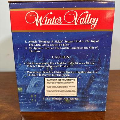 LOT 132B: Vintage Trim A Home Collection