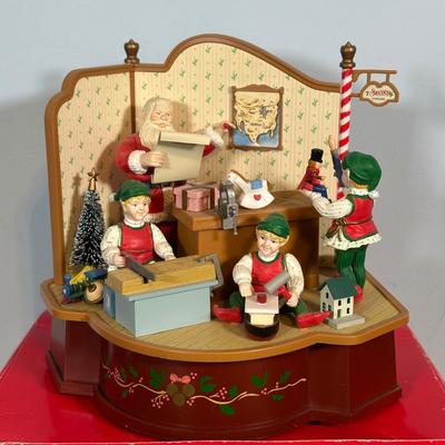 LOT 132B: Vintage Trim A Home Collection