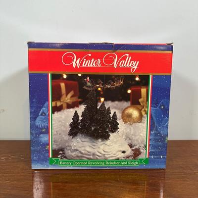 LOT 132B: Vintage Trim A Home Collection