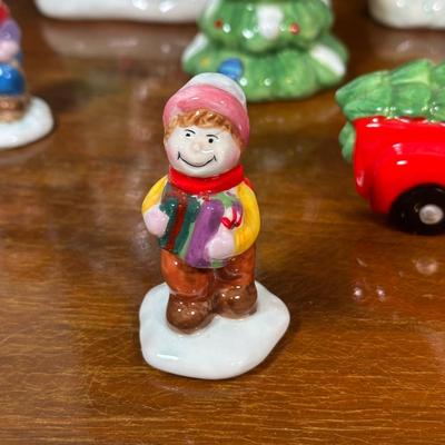 LOT 134B: Vintage Elements 12 Piece Holiday Village Set w/ Box