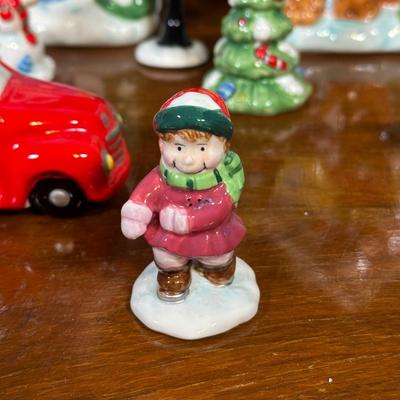 LOT 134B: Vintage Elements 12 Piece Holiday Village Set w/ Box