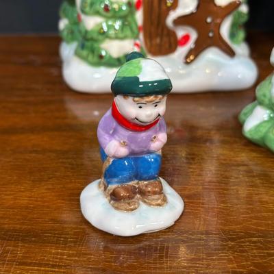 LOT 134B: Vintage Elements 12 Piece Holiday Village Set w/ Box