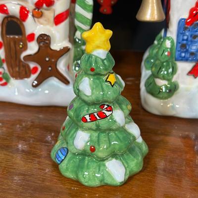 LOT 134B: Vintage Elements 12 Piece Holiday Village Set w/ Box