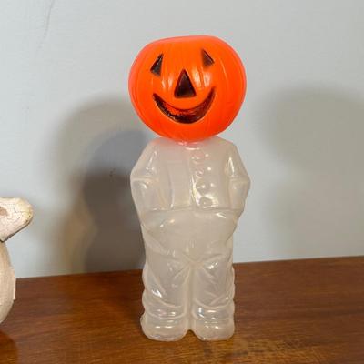 LOT 136L: Vintage Halloween Decor Collection