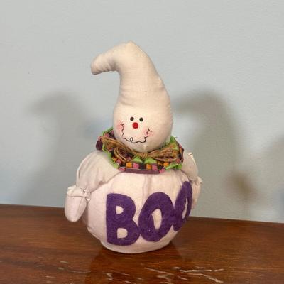 LOT 136L: Vintage Halloween Decor Collection