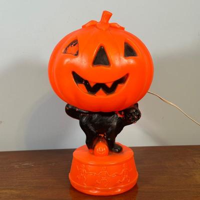 LOT 136L: Vintage Halloween Decor Collection