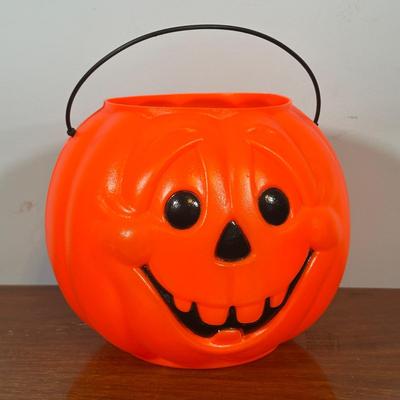LOT 136L: Vintage Halloween Decor Collection
