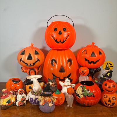 LOT 136L: Vintage Halloween Decor Collection