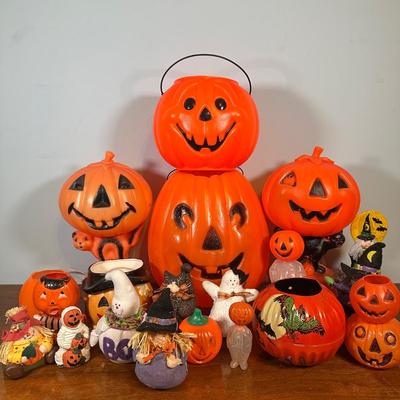 LOT 136L: Vintage Halloween Decor Collection