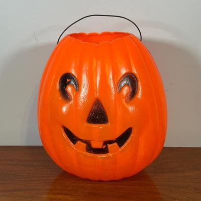 LOT 136L: Vintage Halloween Decor Collection