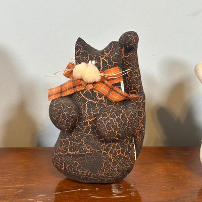 LOT 136L: Vintage Halloween Decor Collection