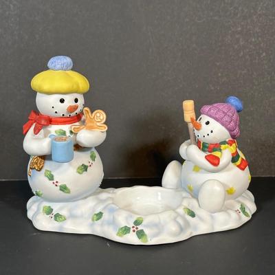 LOT 138L: Snowman Christmas Decor