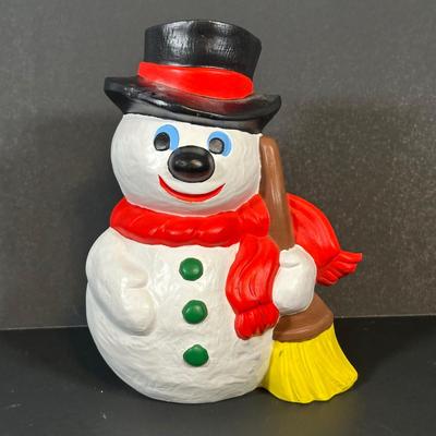 LOT 138L: Snowman Christmas Decor