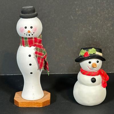 LOT 138L: Snowman Christmas Decor