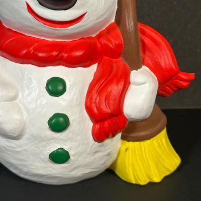 LOT 138L: Snowman Christmas Decor