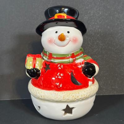 LOT 138L: Snowman Christmas Decor