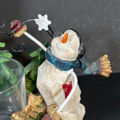 LOT 138L: Snowman Christmas Decor