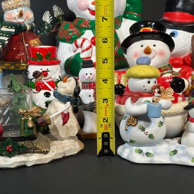 LOT 138L: Snowman Christmas Decor