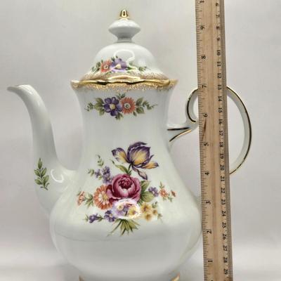 LOT 141L: Winterling Bavaria China Tea Set