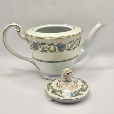 LOT 142L: Noritake China Norwich Japan 5042 Tea Set