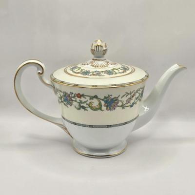 LOT 142L: Noritake China Norwich Japan 5042 Tea Set