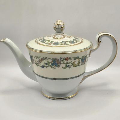 LOT 142L: Noritake China Norwich Japan 5042 Tea Set