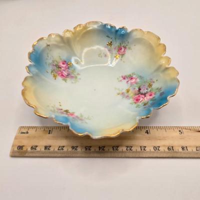 LOT 147L: Small Dessert Bowls & Prussia Dessert Plates