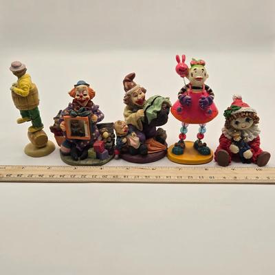 LOT 153L: Stop Clowning Around! Various Styles and Sizes of Clowns