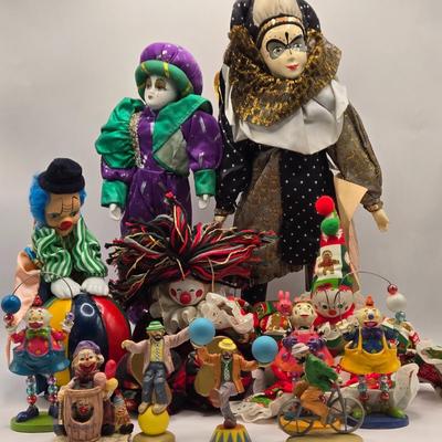LOT 153L: Stop Clowning Around! Various Styles and Sizes of Clowns