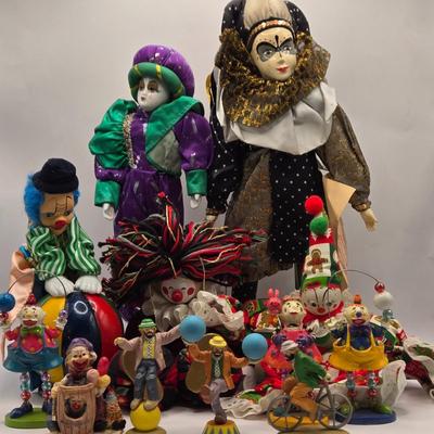 LOT 153L: Stop Clowning Around! Various Styles and Sizes of Clowns