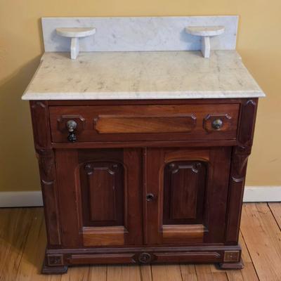 LOT 140L: Marble Top Dry Sink