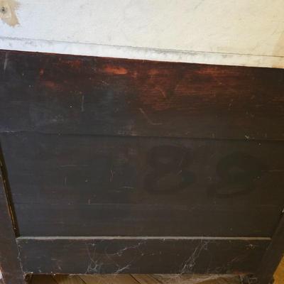 LOT 140L: Marble Top Dry Sink