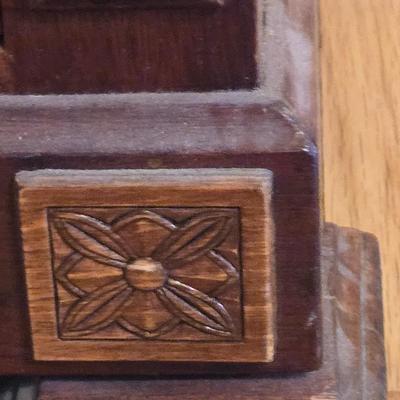 LOT 140L: Marble Top Dry Sink