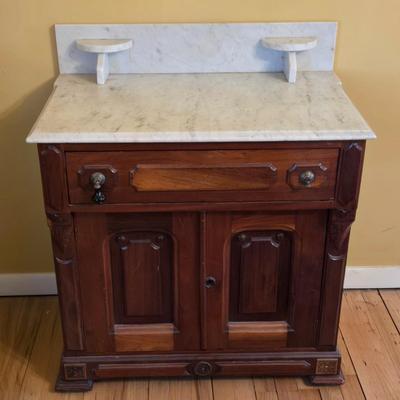 LOT 140L: Marble Top Dry Sink