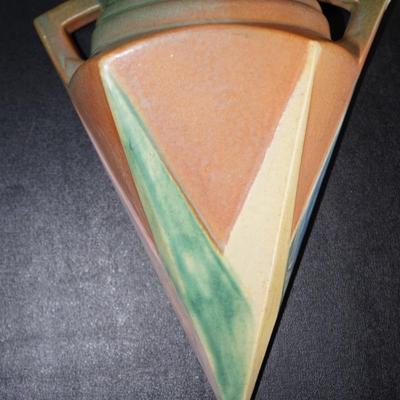 RARE ROSEVILLE FUTURA DECO STYLE WALL POCKET - HANDLED / VG