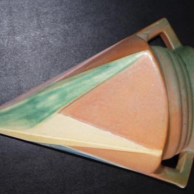 RARE ROSEVILLE FUTURA DECO STYLE WALL POCKET - HANDLED / VG
