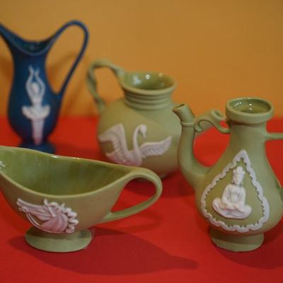 CERAMIC ARTS STUDIO GROUPING OF FOUR 2-4" MINATURE CAMEO STYLE VASES/ JASPERWARE LOOK