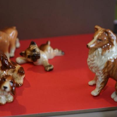 CERAMIC ARTS STUDIO MADISON, WI. STUDIO GROUPING OF FIVE DOGS FROM COLLIES TO BOXERS / SALT AND PEPPERS