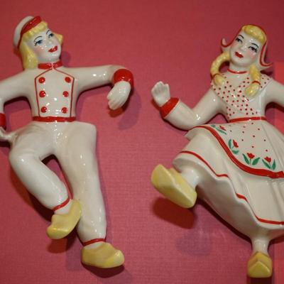 CERAMIC ARTS STUDIO DUTCH COUPLE(RED) WALL PLAQUES