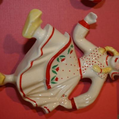 CERAMIC ARTS STUDIO DUTCH COUPLE(RED) WALL PLAQUES