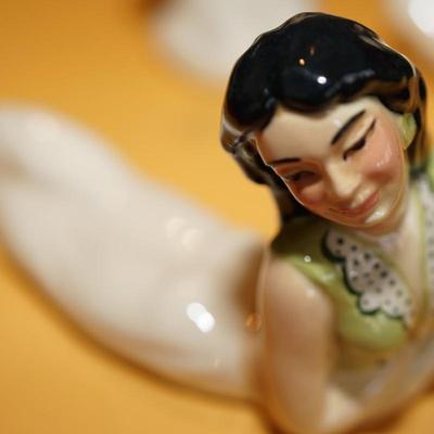 CERAMIC ARTS STUDIO SHIEK AND HAREM DANCERS