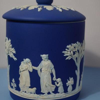 ANTIQUE ENGLISH WEDGWOOD CRACKER JAR OF DARK BLUE