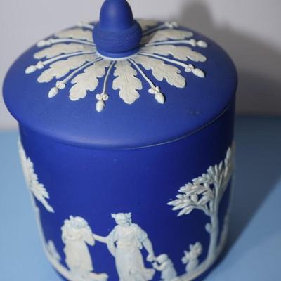 ANTIQUE ENGLISH WEDGWOOD CRACKER JAR OF DARK BLUE