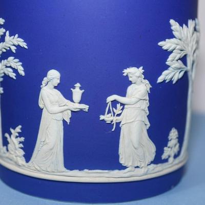 ANTIQUE ENGLISH WEDGWOOD CRACKER JAR OF DARK BLUE
