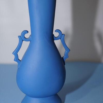 UNIQUE WEDGEWOOD STYLE MEDIUM BLUE JASPERWARE HANDLED VASE/ NATIVE AMERICAN SMOKING PIPE